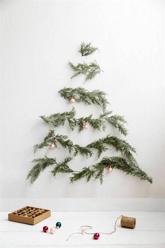 puristinen joulukoristeiden minimalistinen joulukuusi