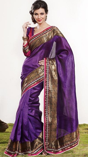 A mély lila selyem Saree