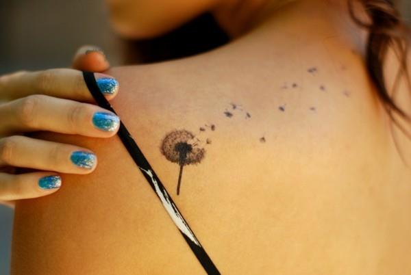 voikukka tatuoinnit naisten olkapään tatuointi