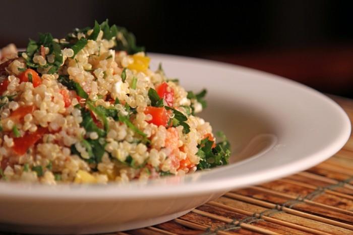 quinoa naerwerte tabule -salaatti