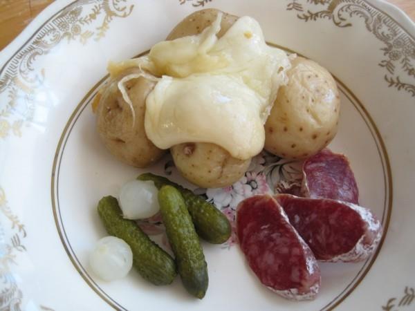 raclette -ideoita hienoja lautasia