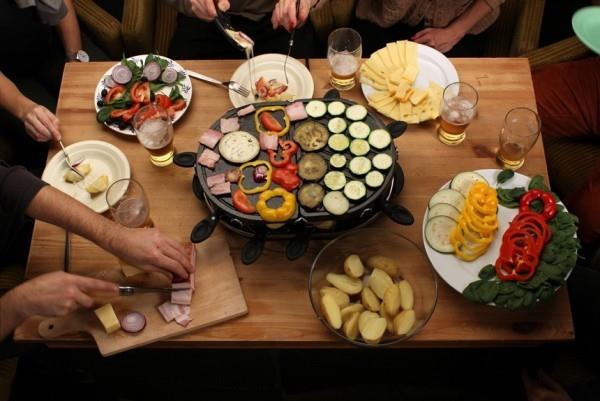raclette ideoita eri ainesosia