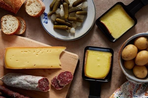 Raclette ideoi erilaisia ​​juustoja
