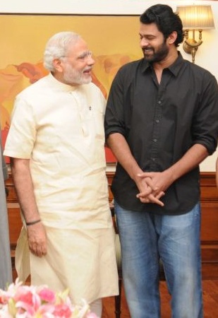 Skuespiller Prabhas med Modi Ji