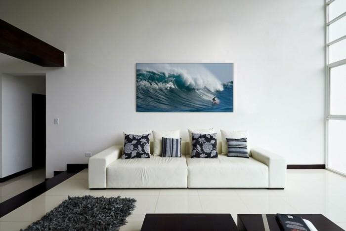 parantaa huoneen akustiikkaa seinämaalaus surffaus valkoinen sohva olohuone