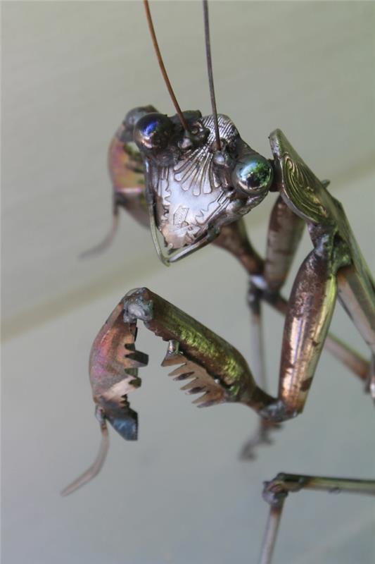 kierrätys tinker metallihahmo hyönteinen rukoileva mantis art