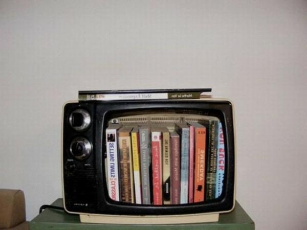 Kokoa hyllyt itse vanhoihin televisioihin