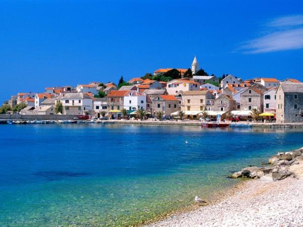 matka Kroatiaan primosten beach city dalmatia