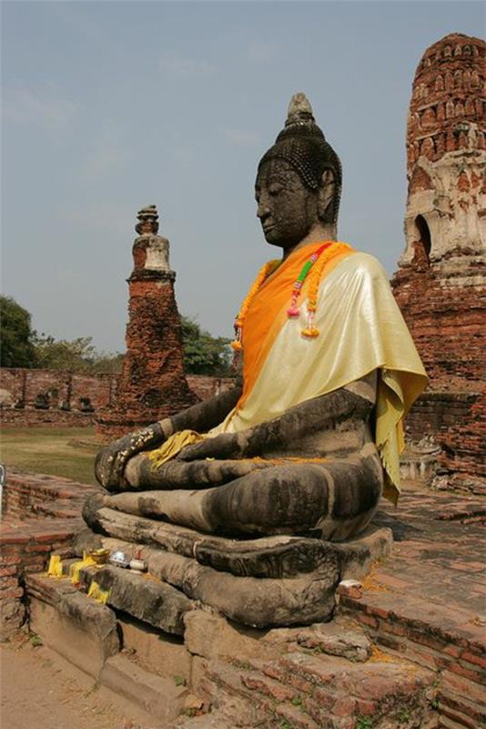 matka Thaimaahan edestakainen Ayutthaya buddha -patsas