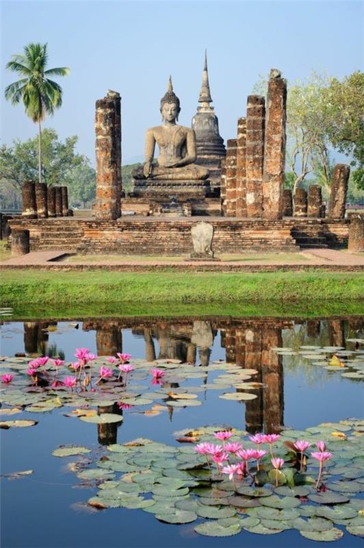 matkustaa Thaimaahan edestakainen matka Sukhothai Thaimaa
