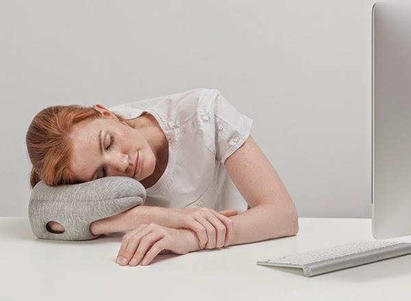 Matkatyyny suunnittelija tyyny Ostrich Pillow Mini ottaa torkut