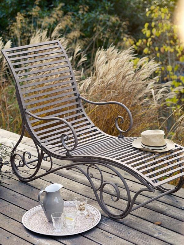 rentoudu lepotuoli puutarha terassi puu veranta juominen teetä rentoutumisnurkkaus