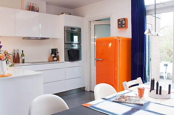 retro keittiö smeg jääkaappi oranssi