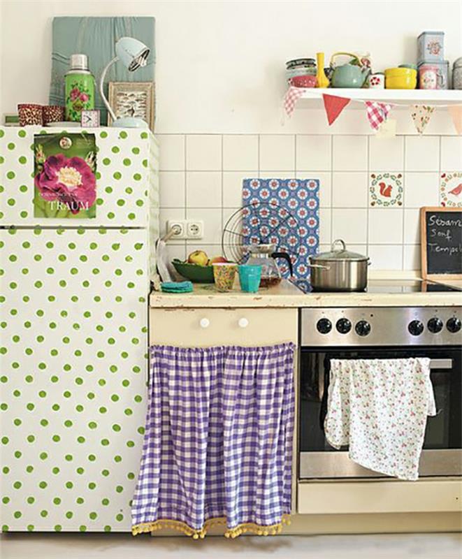 retro jääkaappi itse koristele pisteitä vihreä vintage keittiö
