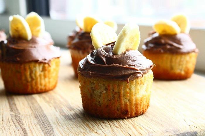 reseptit cupcakes schoolad kakkuja banaani koristeet