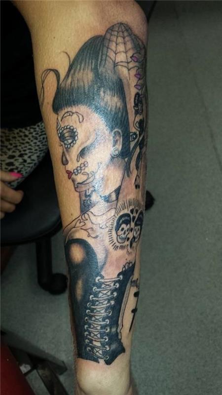tatuointi kyynärvarren kuvia naisille