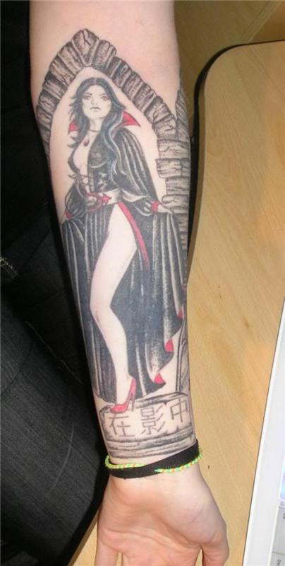 tatuointi kyynärvarren kuvat miehille vampyyri