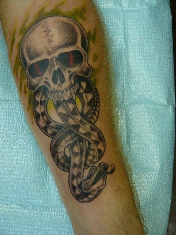 tatuointi kyynärvarren kuvat kallo käärme aiheita