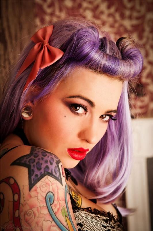 rockabilly -kampaukset naiset otsatukka tatuointi violetit hiukset pitkät