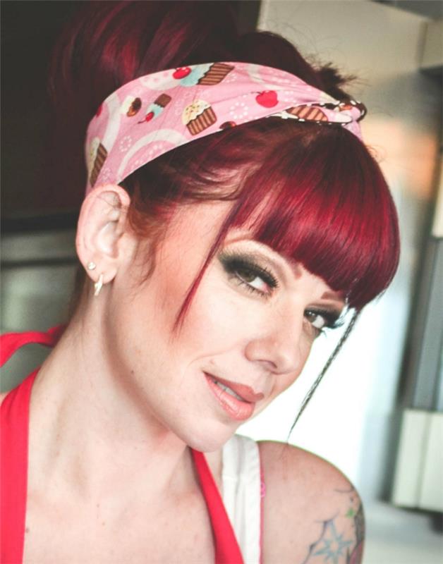 rockabilly kampaus naiset retro näyttää punaiset hiukset otsatukka