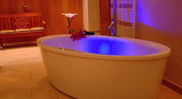 romanttiset hotellit kylpyammeen valot
