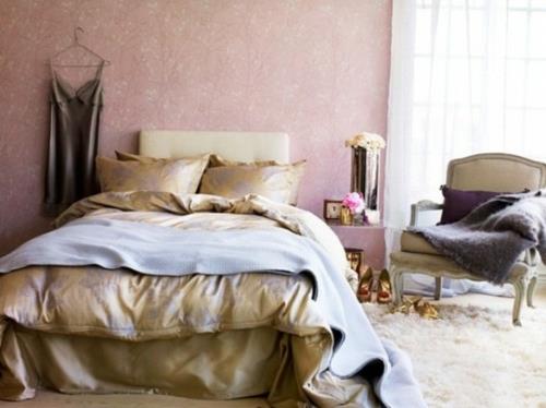 romanttinen makuuhuone suunnittelee silkkiset päiväpeitteet nojatuolipuvut