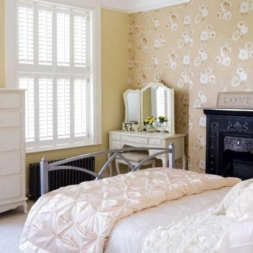 romanttinen makuuhuone suunnittelee silkkikangasvuodevaatteet