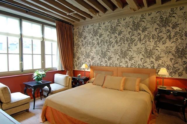 romanttinen hotelli pariisi Place des Vosges hotellihuone Victor Hugo