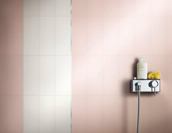 vaaleanpunainen laatta italia suihku kylpyhuone
