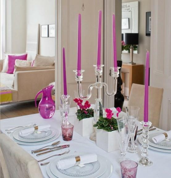 vaaleanpunaiset kynttilät koristeellinen tyylikäs kannu lasilevy ruokapöytä ranskalainen olohuone