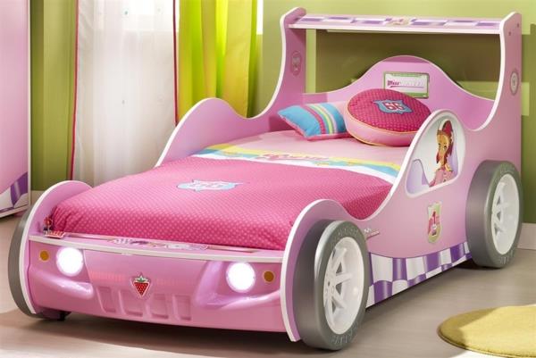 vaaleanpunainen makuuhuoneen auton sänky