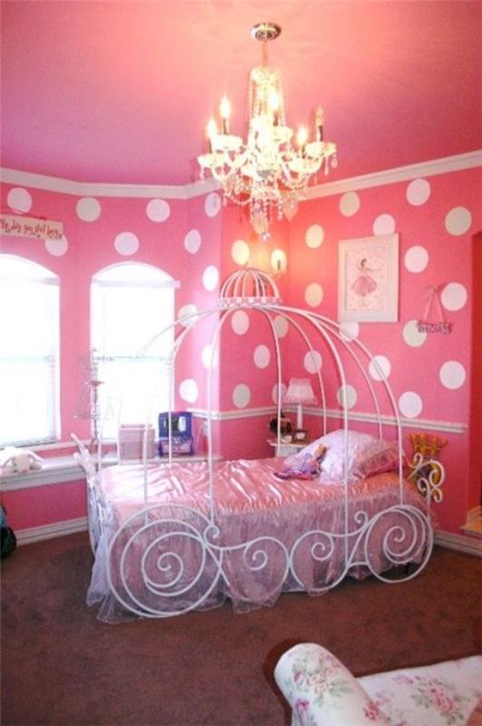 vaaleanpunaiset makuuhuoneen katkoseinät