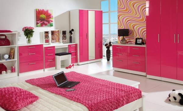 vaaleanpunainen makuuhuoneen kannettava tietokone