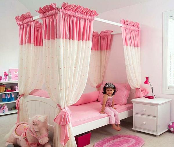 vaaleanpunainen makuuhuoneen tyttöhuone