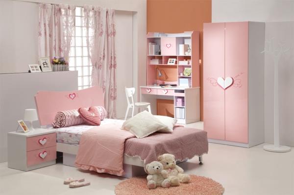 vaaleanpunainen makuuhuone oranssi valkoinen aksenttiseinä