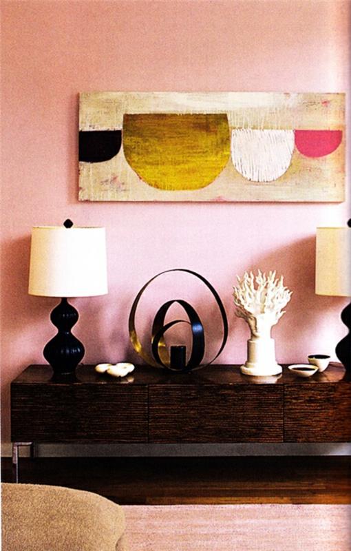 vaaleanpunaiset seinät sivupöydän seinän koristelu pöytälamput sisustusideoita