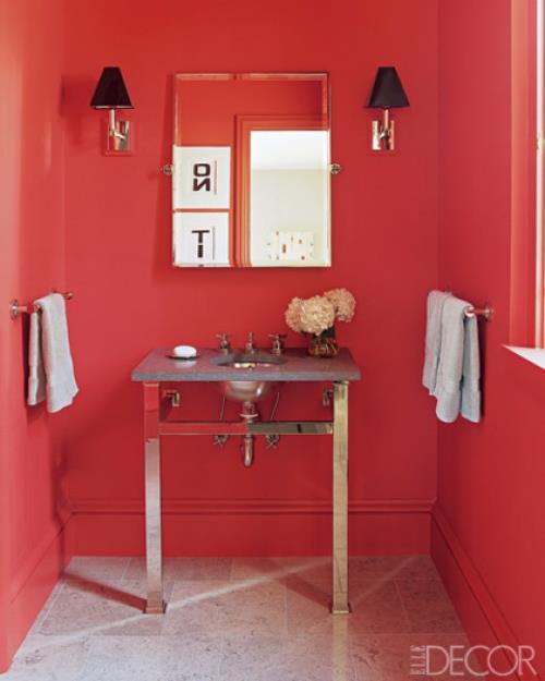 vaaleanpunaiset seinät kylpyhuoneen sisätilat pöytäallasliinat kisko