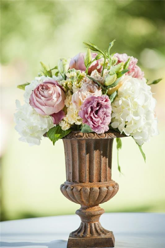 ruusut koristelu antiikki maljakko valkoinen hydrangeas