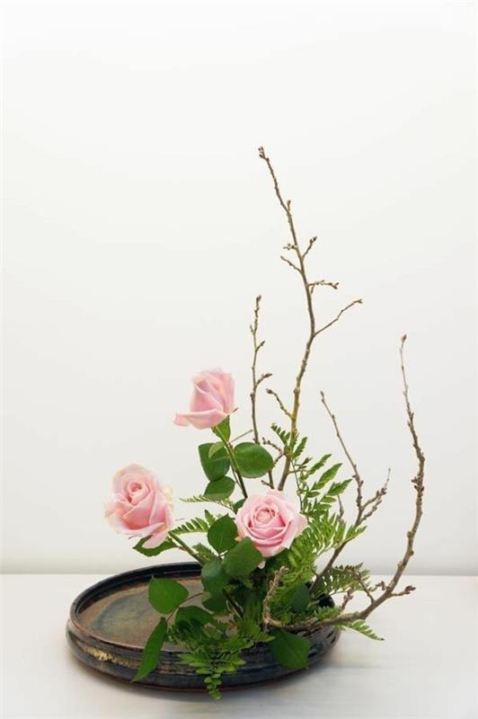 ruusu saniainen ikebana japanilainen kukka -asetelma