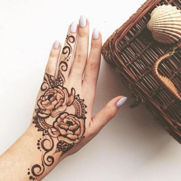 ruusu henna tatuointi ideoita käsi