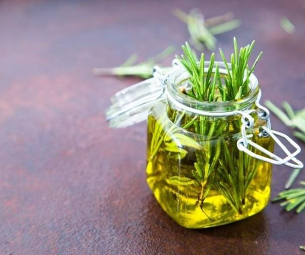 Tee rosmariiniöljy itse