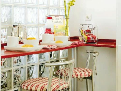 punainen aamiaispöytä pinta -idea keittiö kompakti