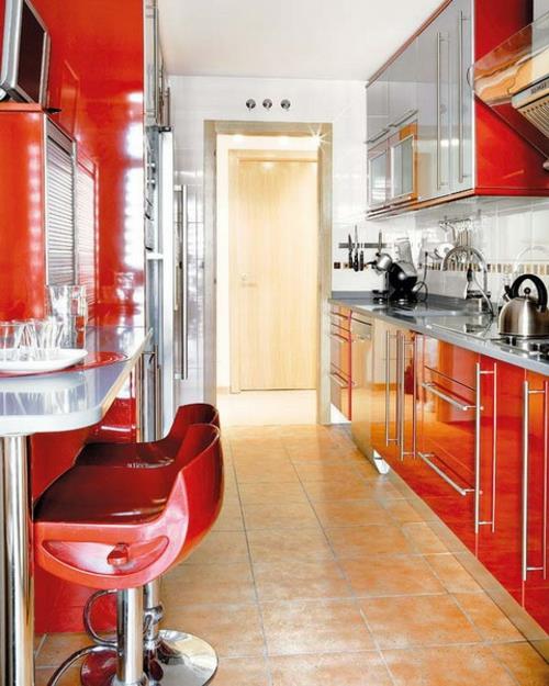 punainen keittiö aamiaispöytä kompakti muotoiluidea