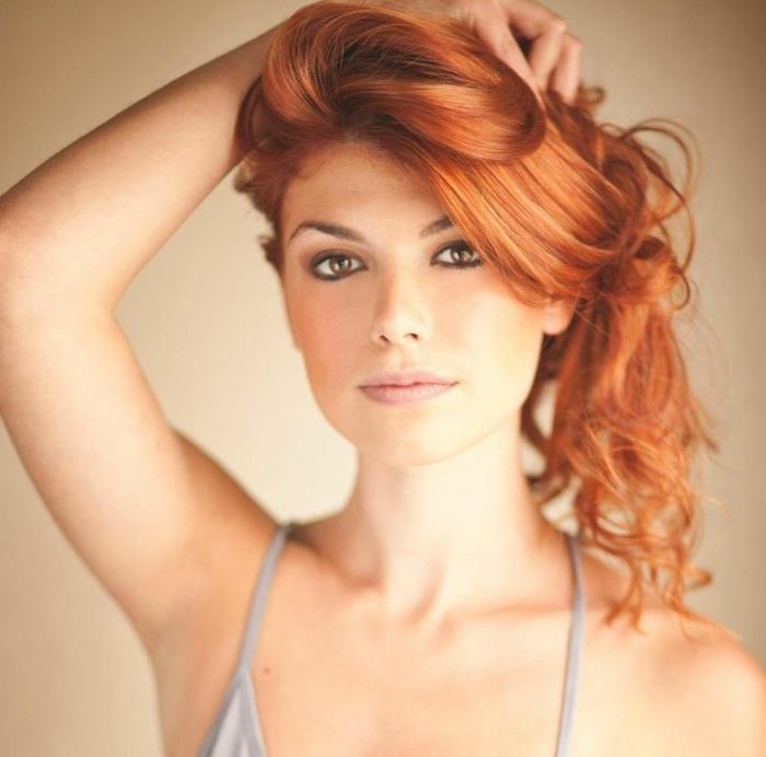 punaiset hiukset aaltoilla punaisten hiusten väri pitkät aliarvostus aaltoilla