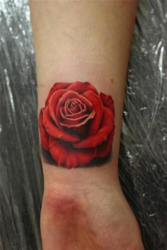 punainen ruusu -aiheinen tatuointi ranne
