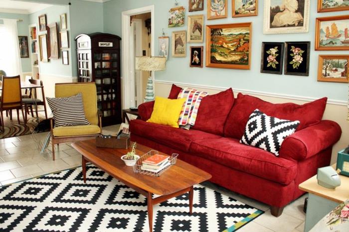 punaiset sohvat olohuoneen matto geonetrinen kuvio