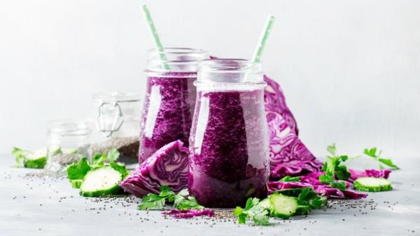 Valmista terveelliset punakaali -smoothiet