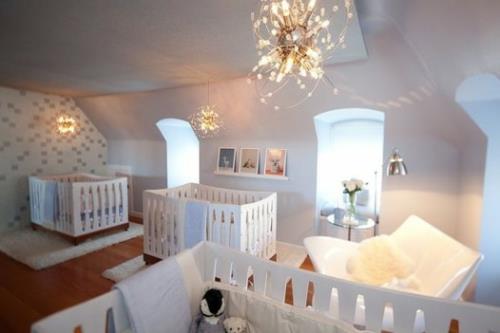 hiljainen moderni lastentarha suunnittelee kolminkertaiset valkoiset huonekalut