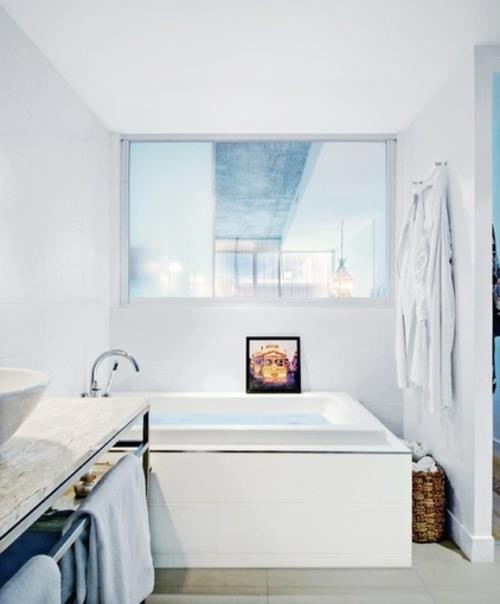 hiljainen viileä talo design kylpyhuone valkoinen peili pesuallas