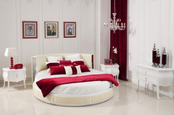 pyöreä sänky makuuhuone punainen valkoinen kattokruunu